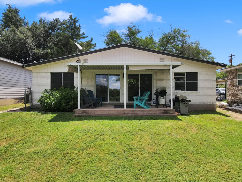 4718 River Oaks Drive Kingsland, TX 78639