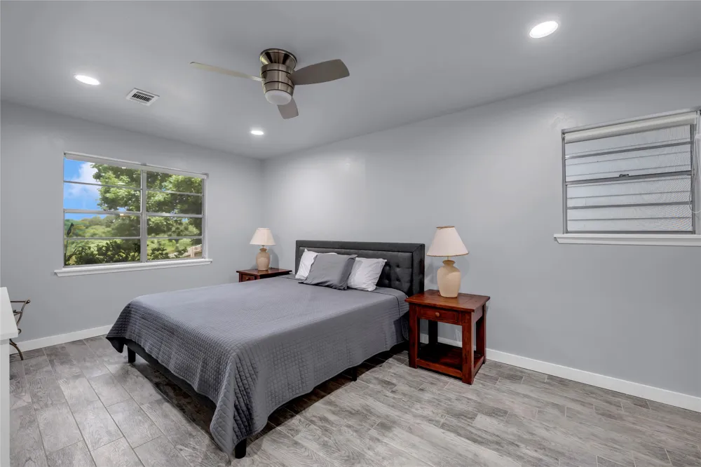 4718 River Oaks Drive Kingsland, TX 78639