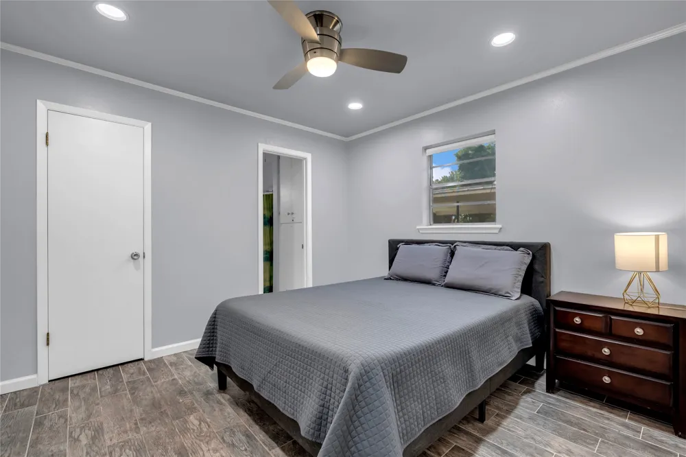 4718 River Oaks Drive Kingsland, TX 78639