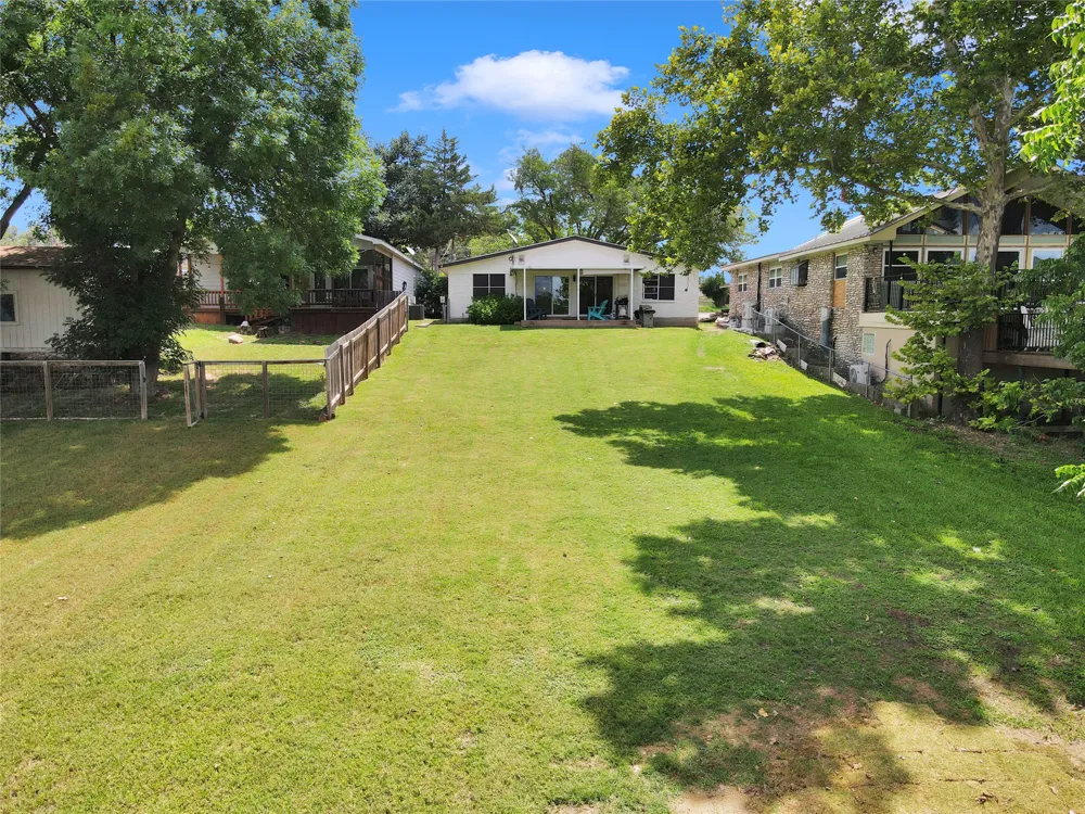 4718 River Oaks Drive Kingsland, TX 78639