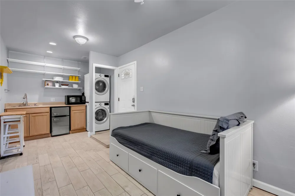 4718 River Oaks Drive Kingsland, TX 78639