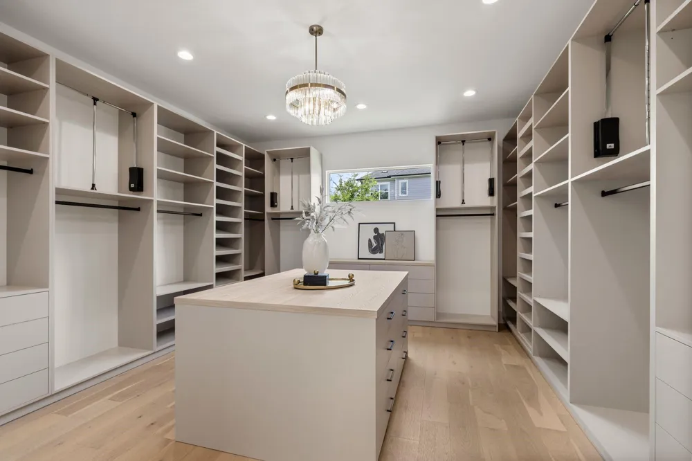 963 W 41st Street Houston, TX 77018