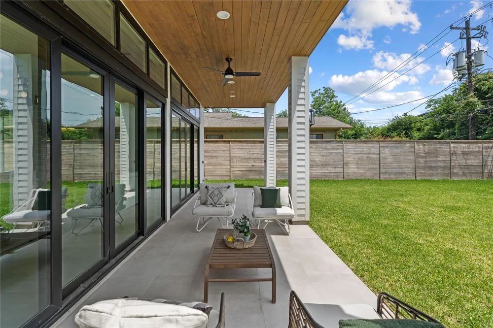 963 W 41st Street Houston, TX 77018