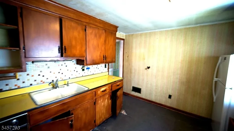 163 Chestnut Dr Wayne, NJ 07470