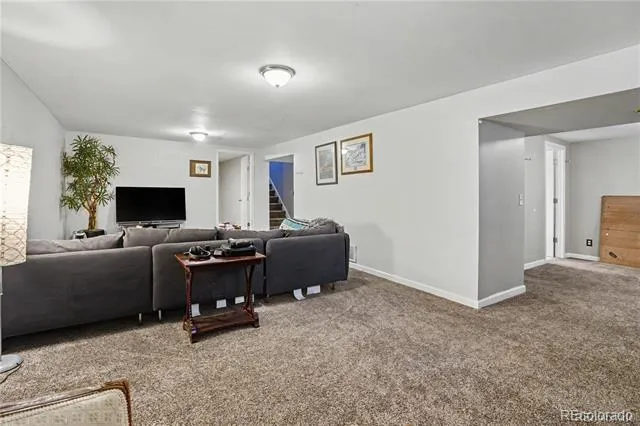 1092 S Iris Street Lakewood, CO 80226