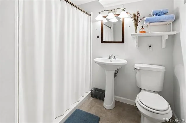 1092 S Iris Street Lakewood, CO 80226