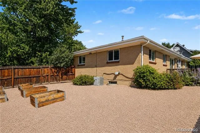 1092 S Iris Street Lakewood, CO 80226