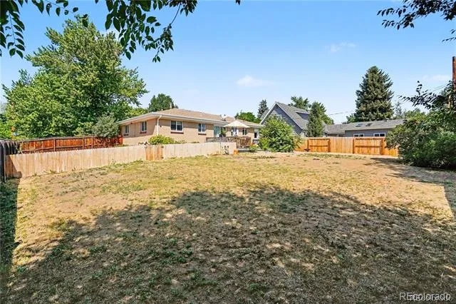 1092 S Iris Street Lakewood, CO 80226