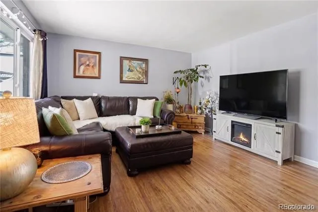 1092 S Iris Street Lakewood, CO 80226