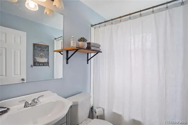 1092 S Iris Street Lakewood, CO 80226