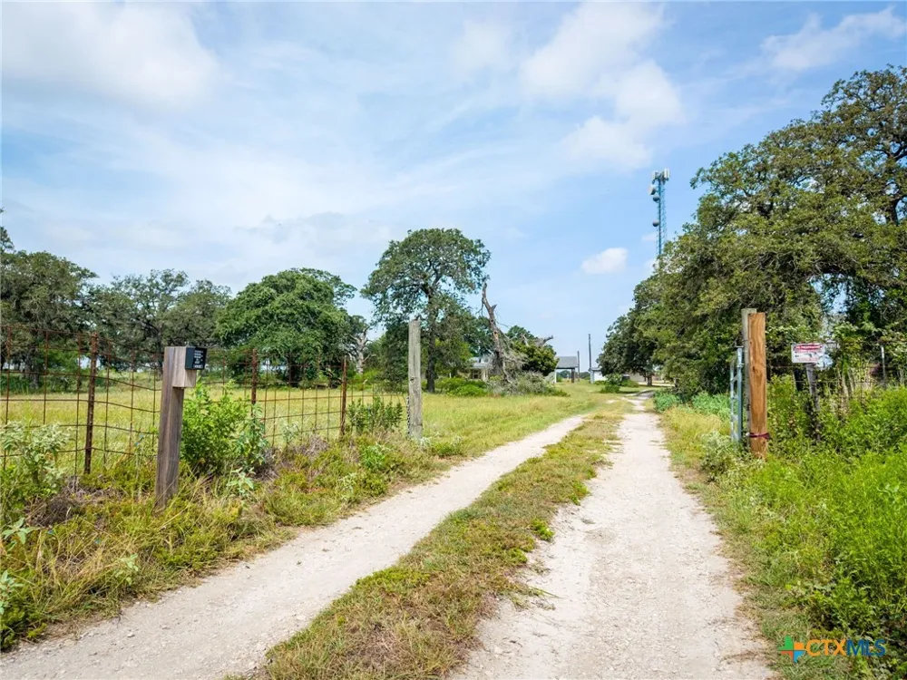 19642 S State Highway 123 Seguin, TX 78155