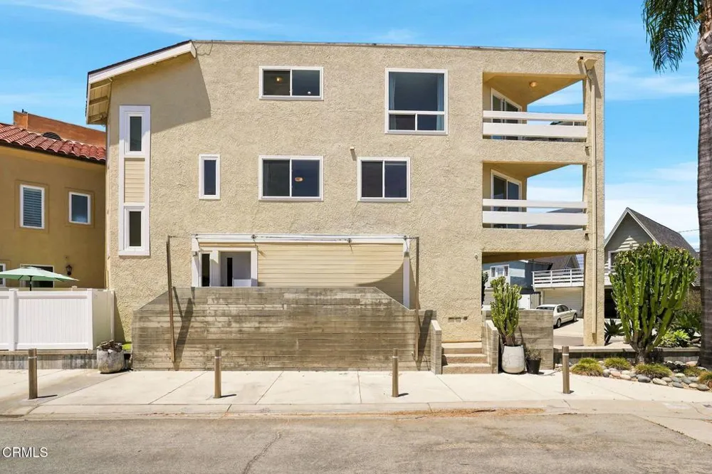 2301 Chico Court Oxnard, CA 93035