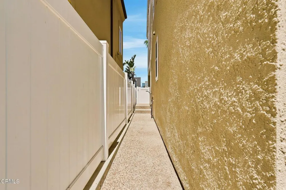 2301 Chico Court Oxnard, CA 93035