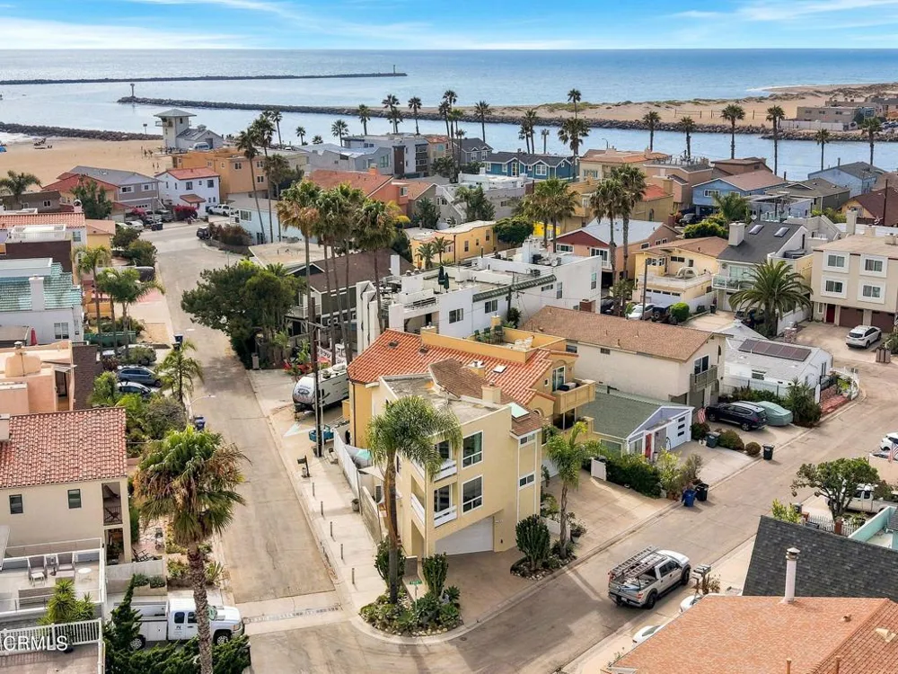 2301 Chico Court Oxnard, CA 93035