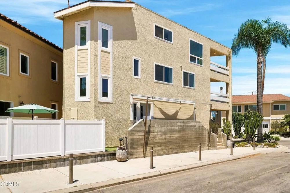 2301 Chico Court Oxnard, CA 93035