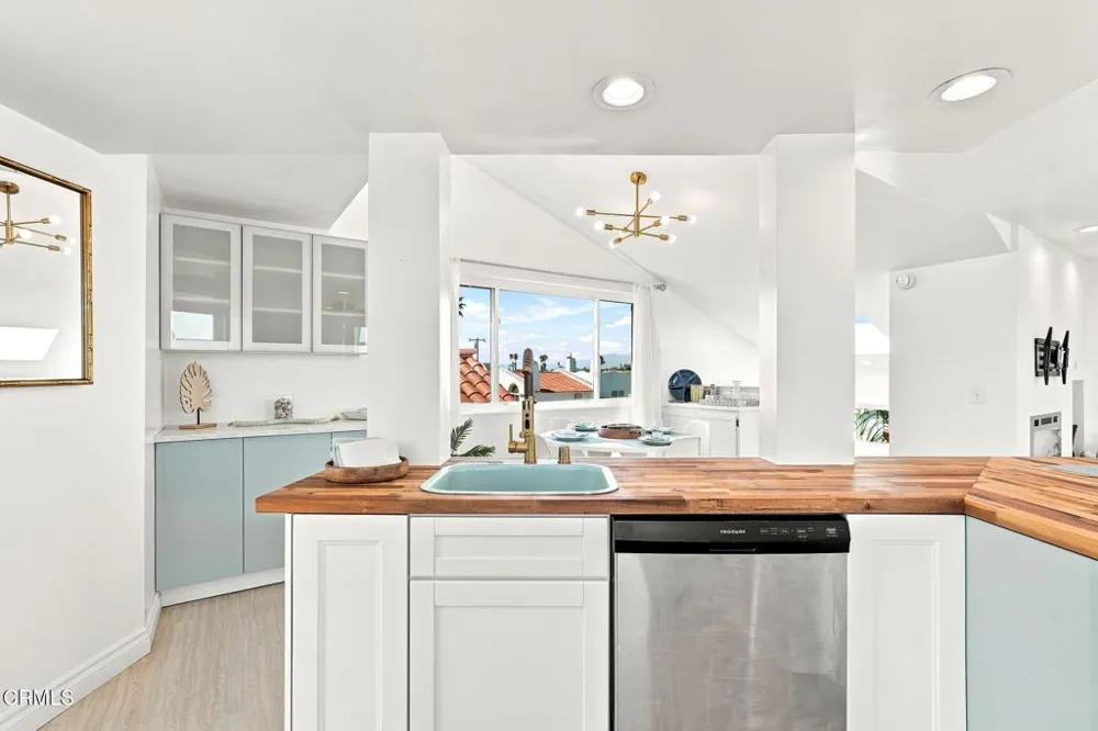 2301 Chico Court Oxnard, CA 93035