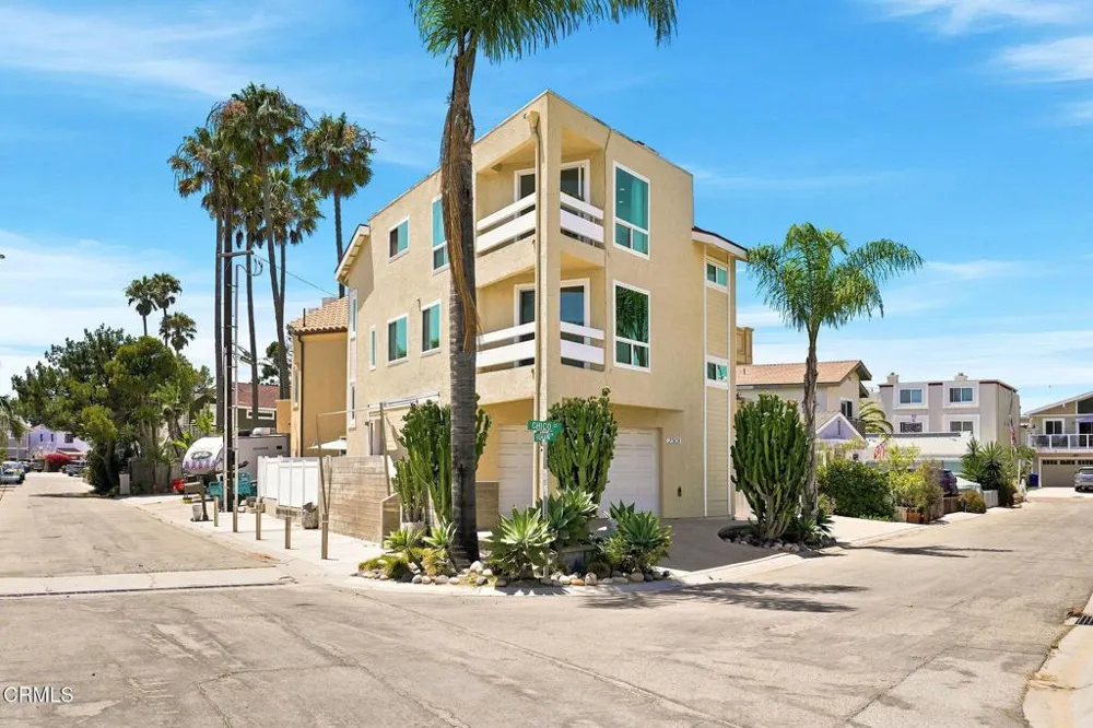 2301 Chico Court Oxnard, CA 93035