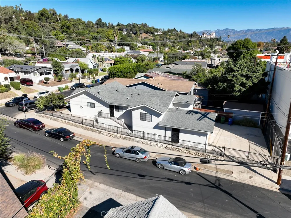 4100 Shelburn Court Los Angeles, CA 90065