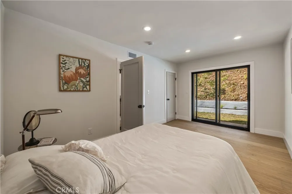 1643 San Ysidro Drive Beverly Hills, CA 90210