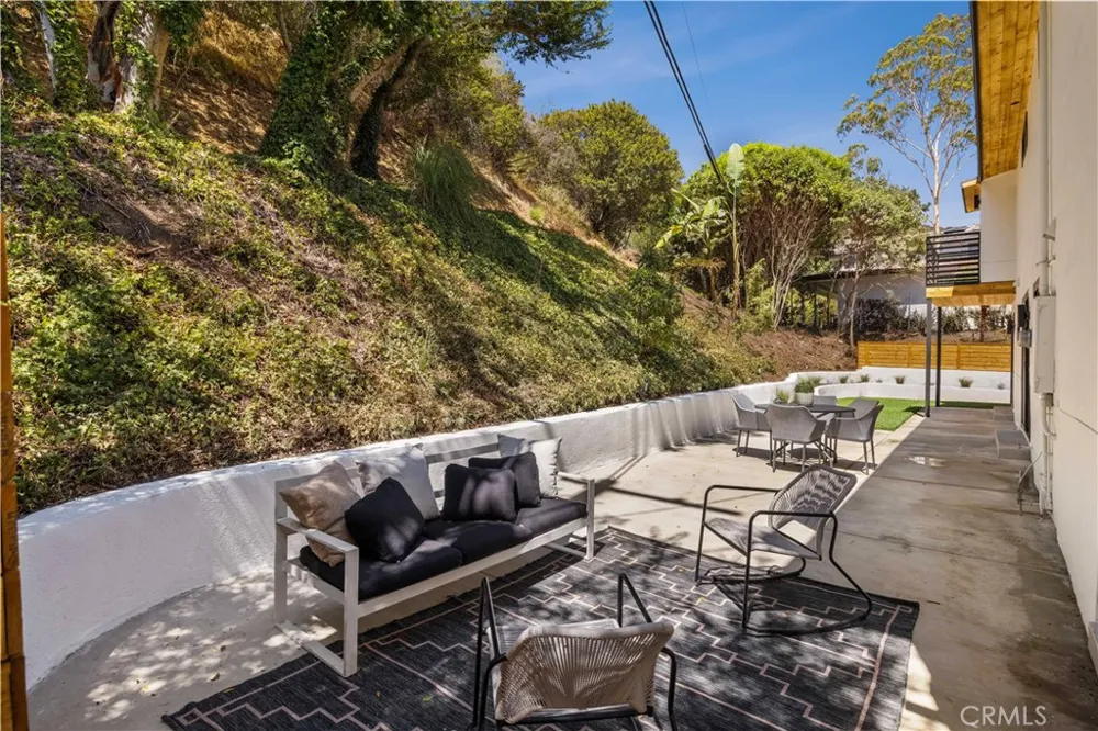 1643 San Ysidro Drive Beverly Hills, CA 90210