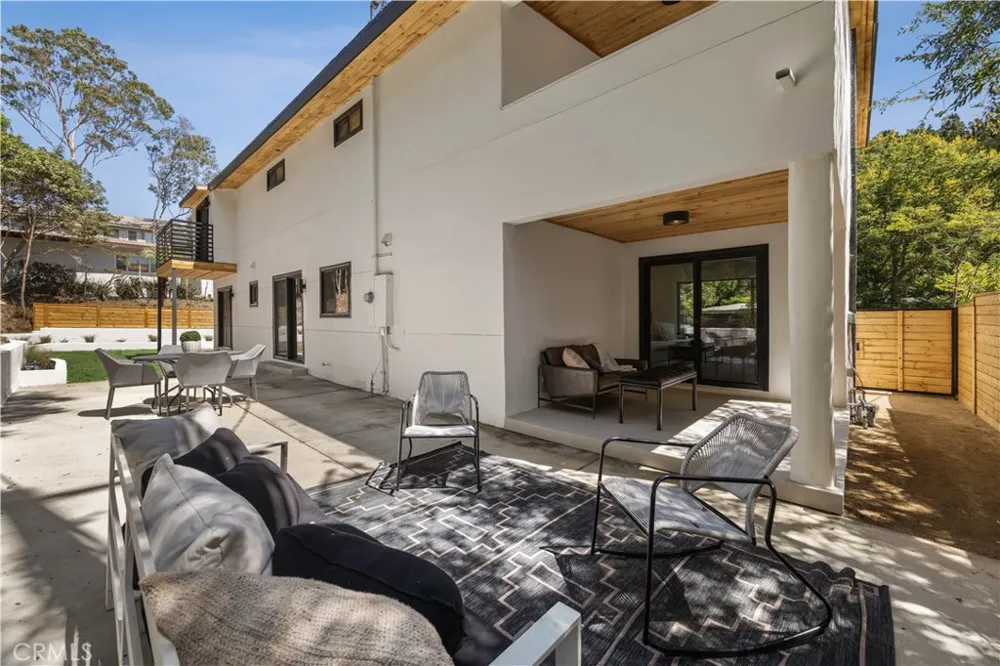 1643 San Ysidro Drive Beverly Hills, CA 90210
