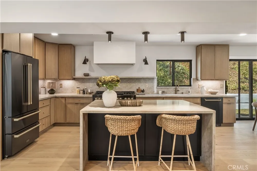 1643 San Ysidro Drive Beverly Hills, CA 90210