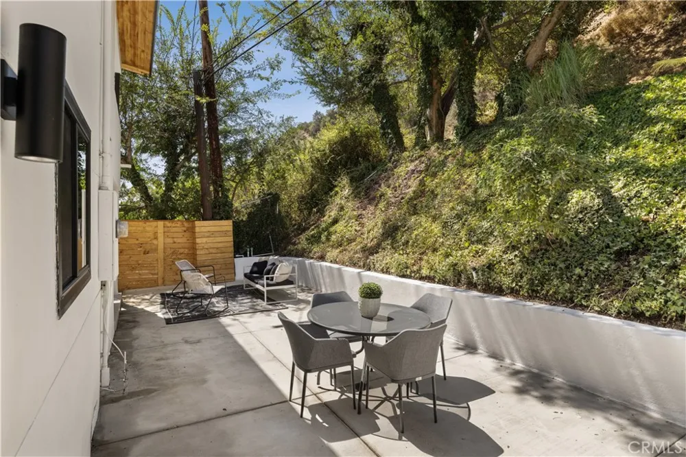 1643 San Ysidro Drive Beverly Hills, CA 90210