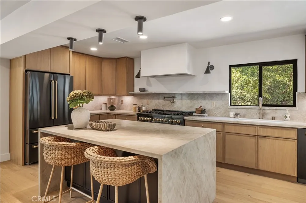 1643 San Ysidro Drive Beverly Hills, CA 90210