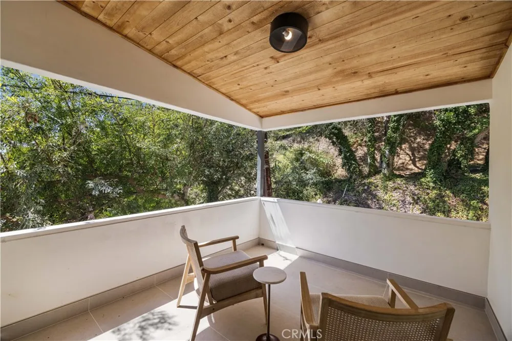 1643 San Ysidro Drive Beverly Hills, CA 90210