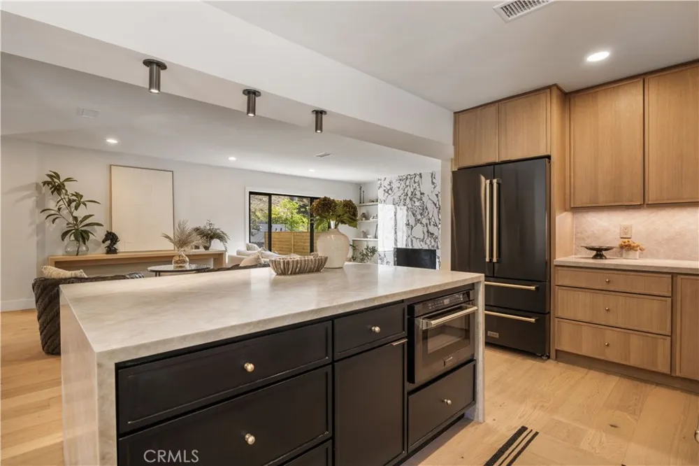 1643 San Ysidro Drive Beverly Hills, CA 90210