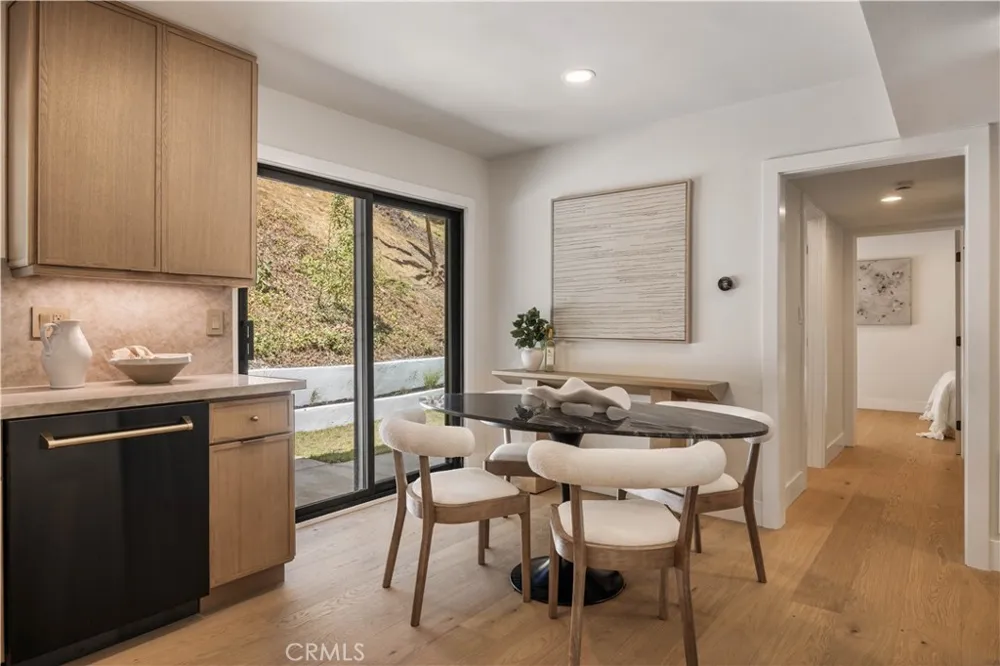1643 San Ysidro Drive Beverly Hills, CA 90210