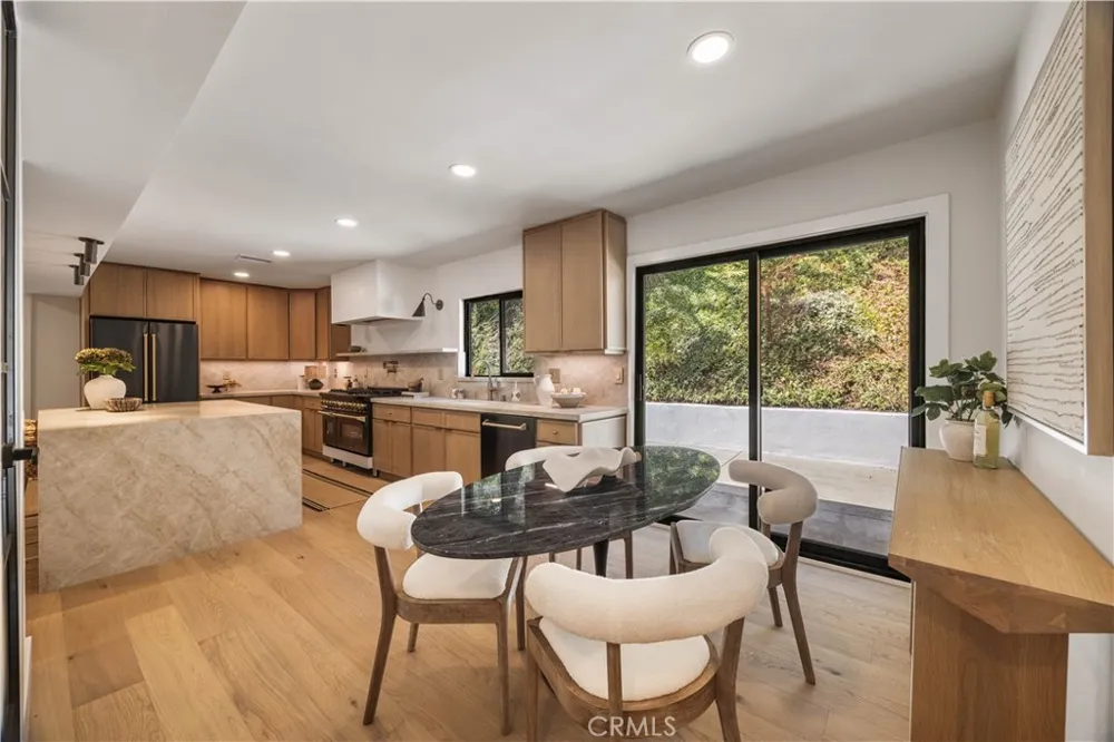 1643 San Ysidro Drive Beverly Hills, CA 90210