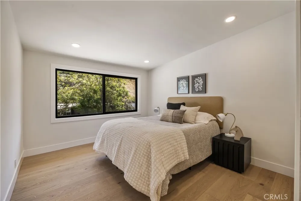 1643 San Ysidro Drive Beverly Hills, CA 90210