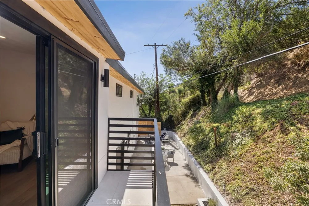 1643 San Ysidro Drive Beverly Hills, CA 90210