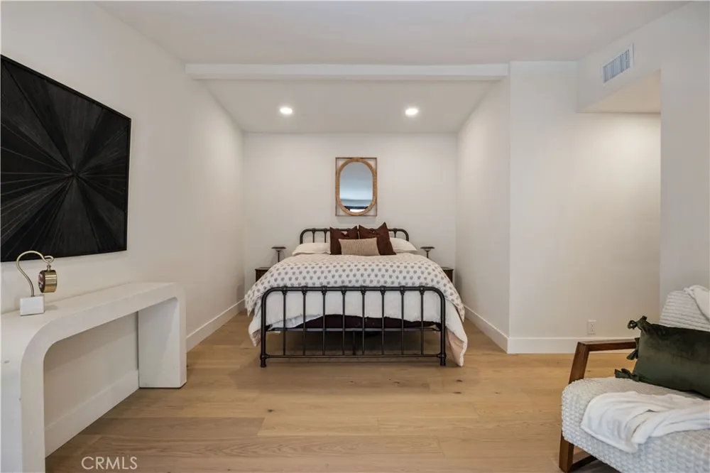 1643 San Ysidro Drive Beverly Hills, CA 90210