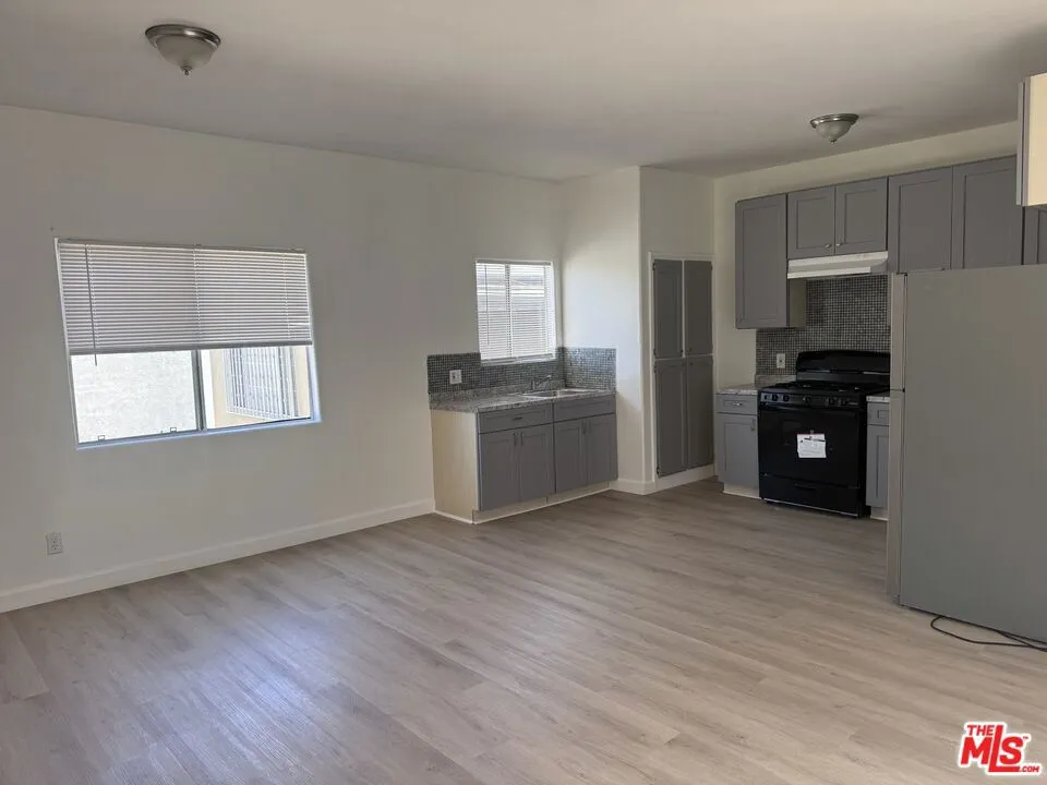 10406 Avalon Boulevard Los Angeles, CA 90003