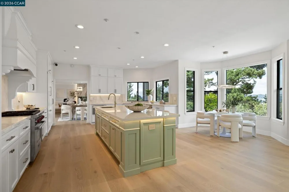 83 Donald Dr Orinda, CA 94563