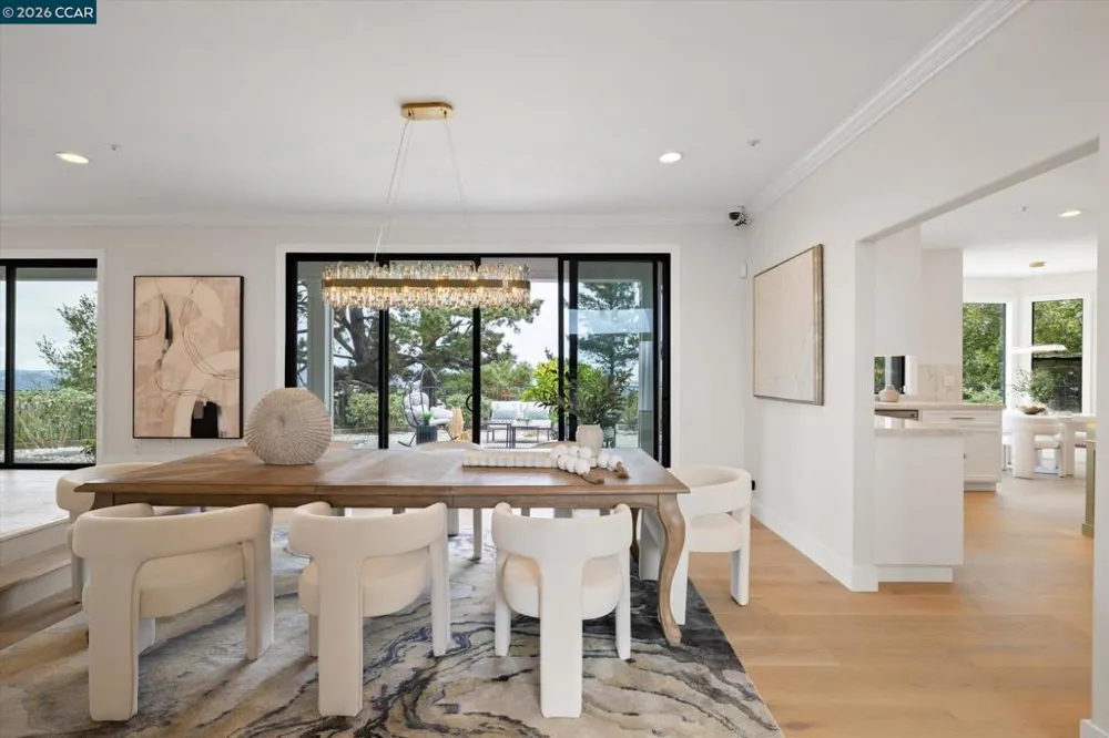 83 Donald Dr Orinda, CA 94563