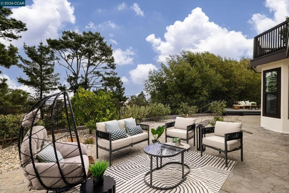 83 Donald Dr Orinda, CA 94563
