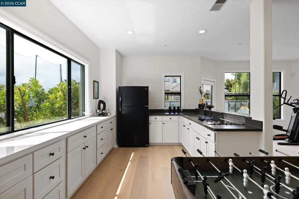 83 Donald Dr Orinda, CA 94563
