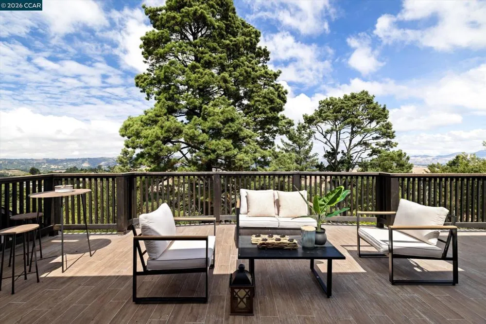 83 Donald Dr Orinda, CA 94563