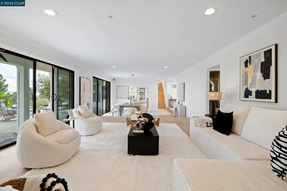 83 Donald Dr Orinda, CA 94563