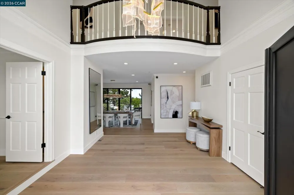 83 Donald Dr Orinda, CA 94563