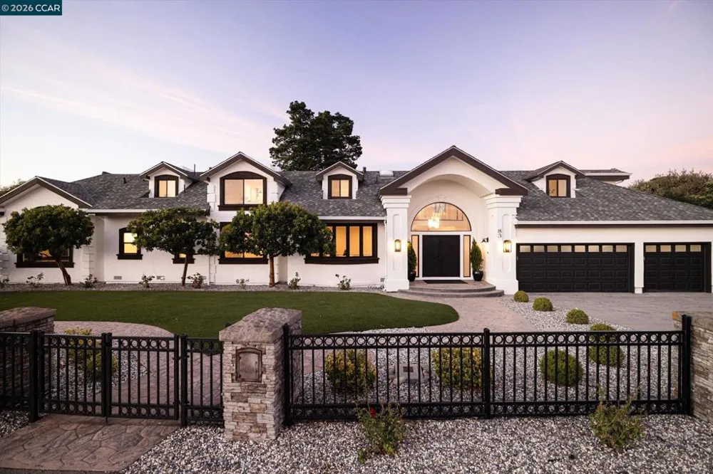83 Donald Dr Orinda, CA 94563