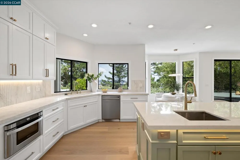 83 Donald Dr Orinda, CA 94563