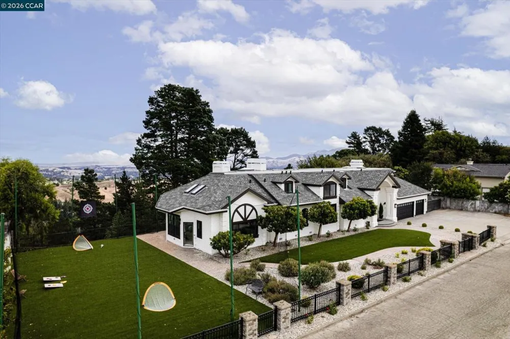 83 Donald Dr Orinda, CA 94563
