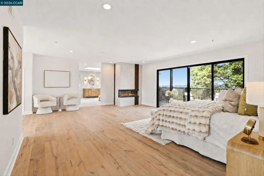83 Donald Dr Orinda, CA 94563