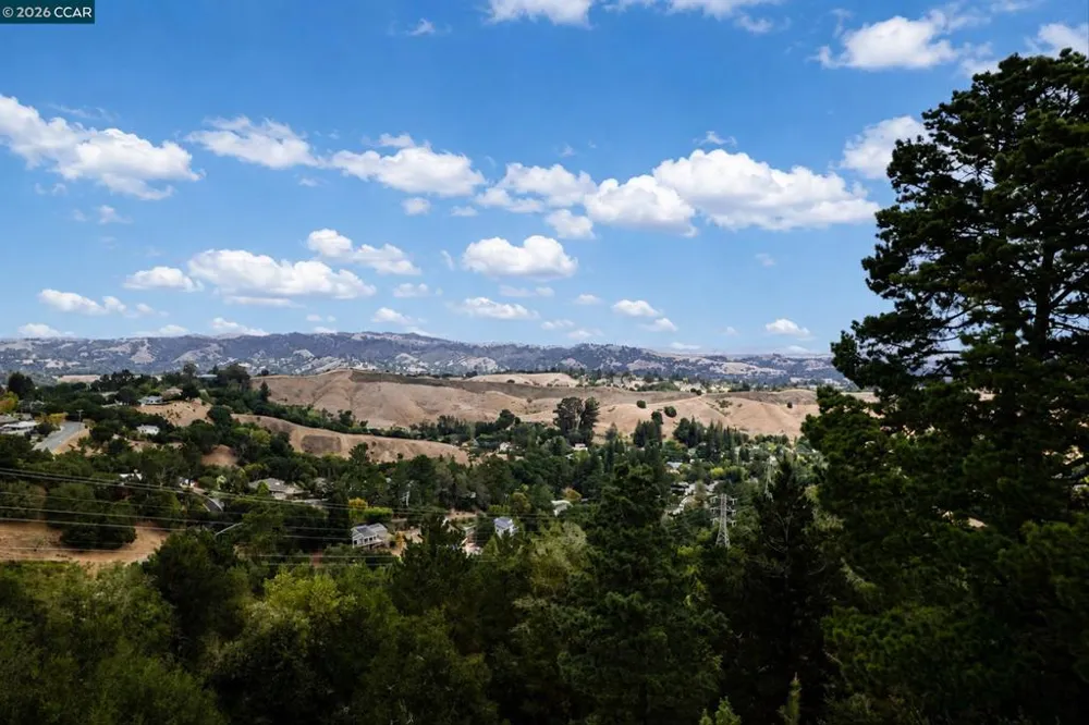 83 Donald Dr Orinda, CA 94563