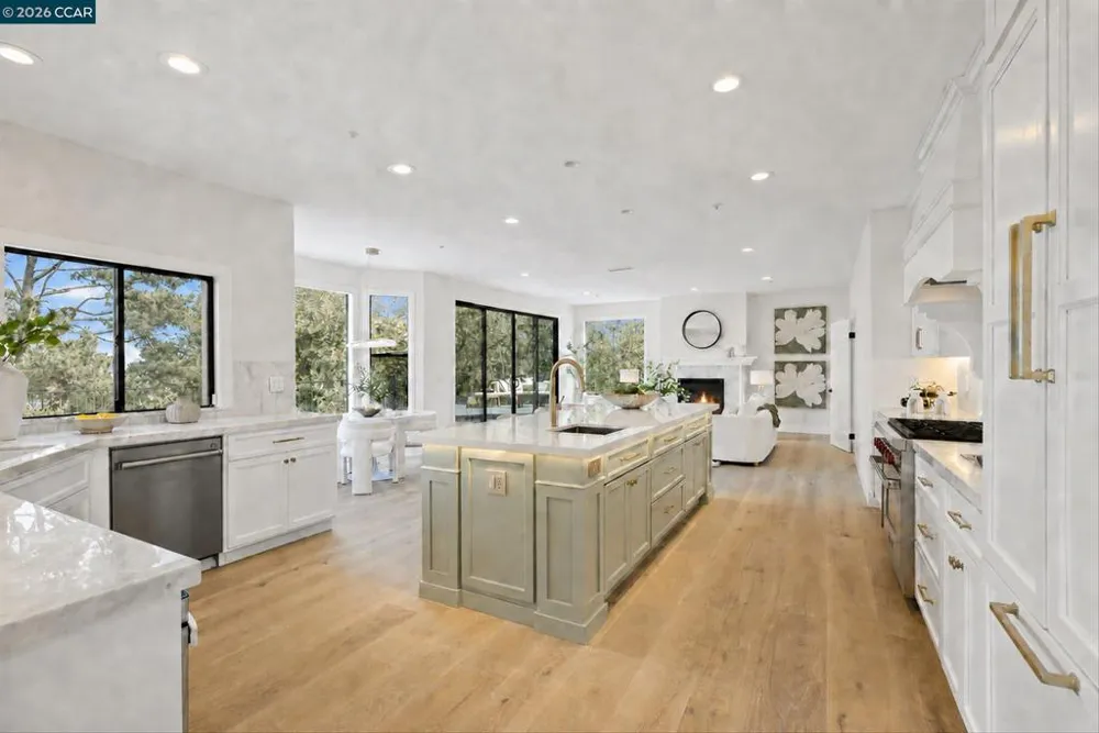 83 Donald Dr Orinda, CA 94563