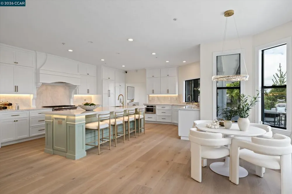 83 Donald Dr Orinda, CA 94563